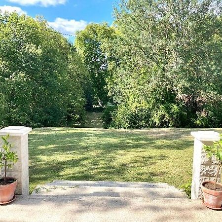 Bourg-Charente Stunning Bedroom Overlooking The Charente מראה חיצוני תמונה